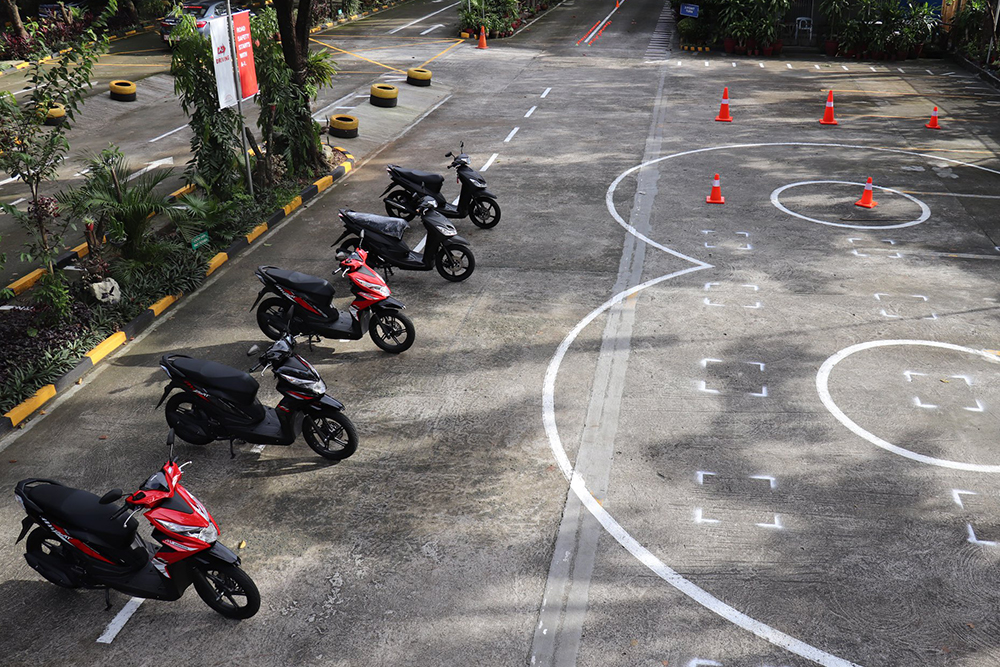 A-1 Driving School is now offering a motorcycle-riding course | VISOR.PH