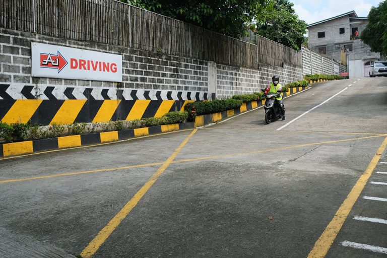 motorcycle-driving-school