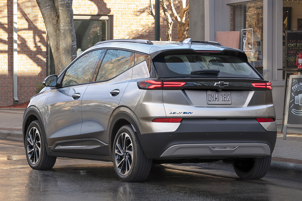 Chevrolet unveils the Bolt EUV, the crossover version of its cute EV