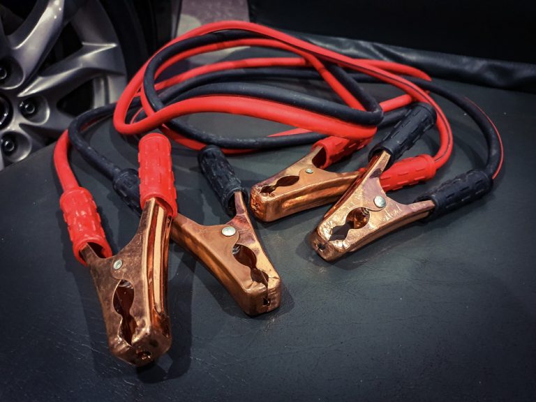 How do I properly use jumper cables when my car’s battery dies? VISOR.PH