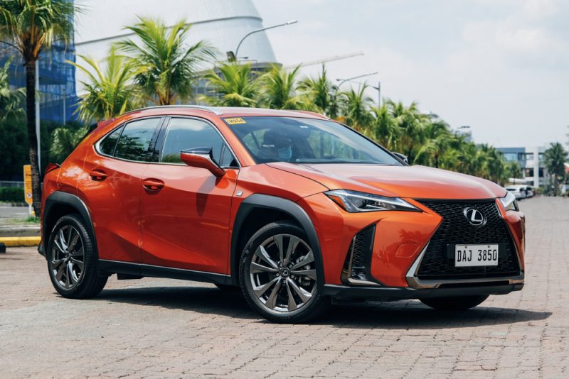 Lexus ux200 фото