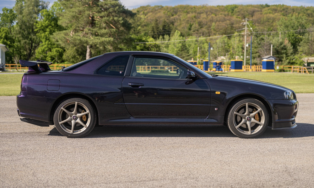 Here S Your Chance To Bid On A Very Purple Nissan Skyline Gt R Visor Ph