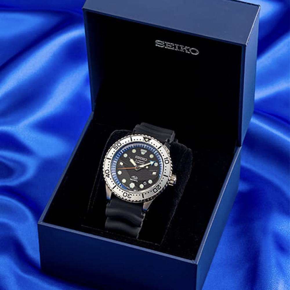 Here are two Subaru watches made by Seiko and Citizen VISOR.PH