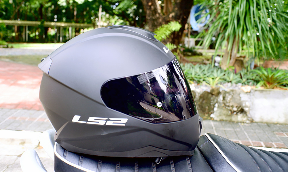 Affordable and innovative head protection with LS2 helmets VISOR.PH