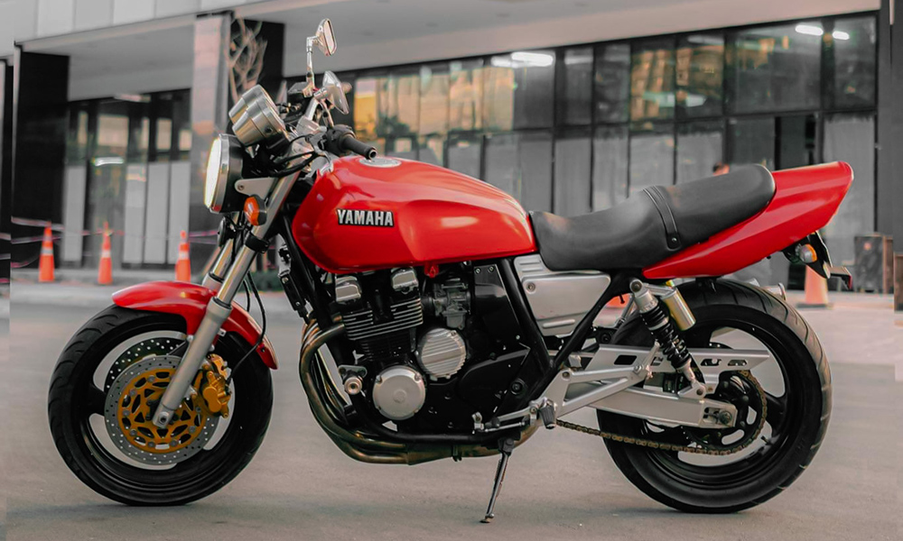 A Yamaha XJR400 neo sports café racer you'll fall in love with