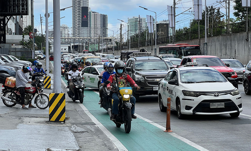 MMDA has started apprehending motorcycle riders in bike lanes