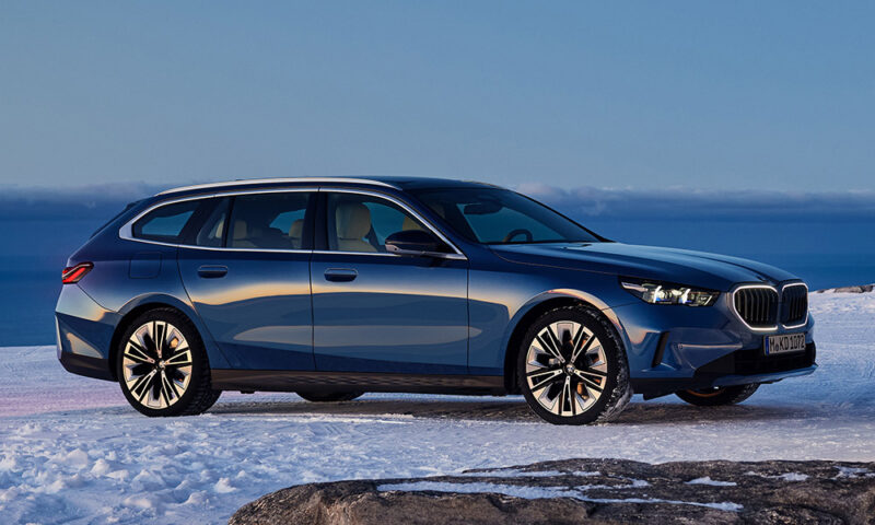 bmw-reveals-new-g61-5-series-touring-visor