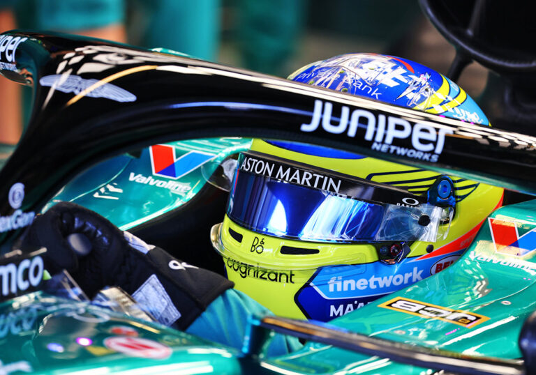 Bell Racing debuts helmet with SmartLock visor-locking system | VISOR