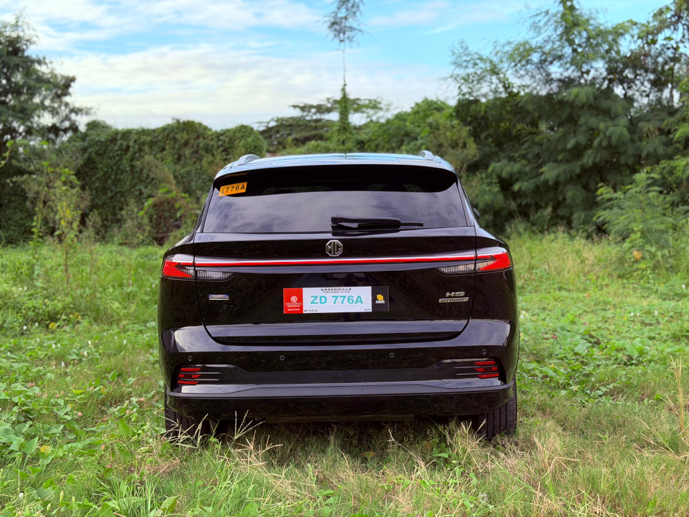 MG HS Hybrid+ black rear view