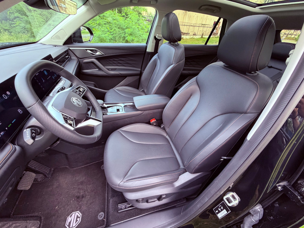 MG HS Hybrid+ interior